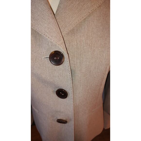 Kasper Woman's Brown Suit Jacket ONLY Size 8 Shoulder Pads Lined Classic Simple - Picture 2 of 10